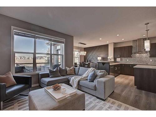 95 Evansridge Crescent Nw, Calgary, AB - Indoor Photo Showing Living Room