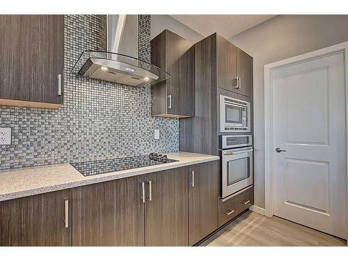 95 Evansridge Crescent Nw, Calgary, AB - Indoor Photo Showing Kitchen