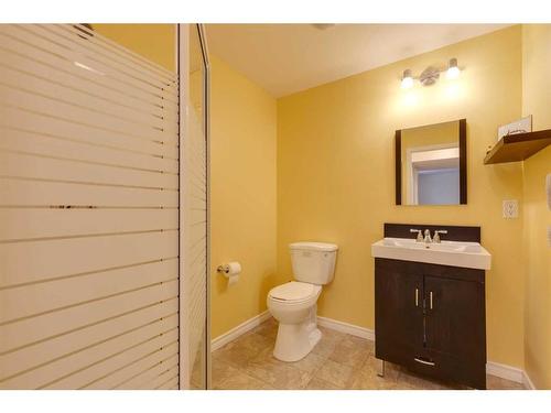 93 Cougarstone Place Sw, Calgary, AB - Indoor Photo Showing Bathroom