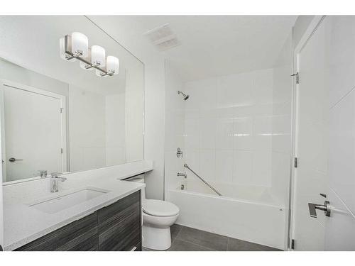 3318-95 Burma Star Road Sw, Calgary, AB - Indoor Photo Showing Bathroom