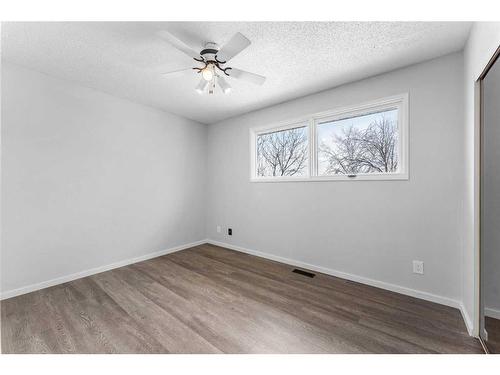 895 Pinecliff Drive Ne, Calgary, AB - Indoor Photo Showing Other Room