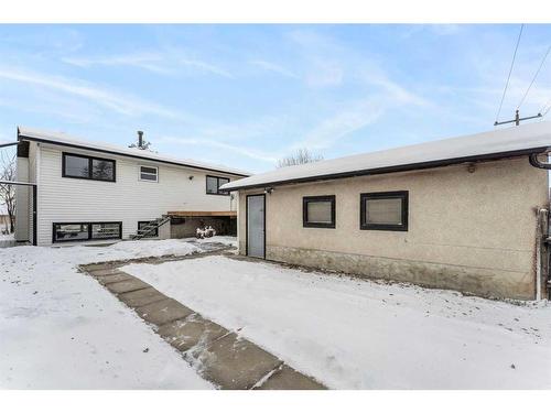 895 Pinecliff Drive Ne, Calgary, AB - Outdoor