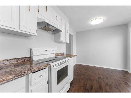 895 Pinecliff Drive Ne, Calgary, AB - Indoor Photo Showing Kitchen