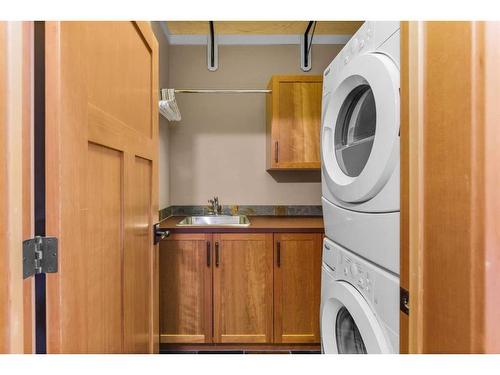 3-806 4Th Street, Canmore, AB - Indoor Photo Showing Laundry Room