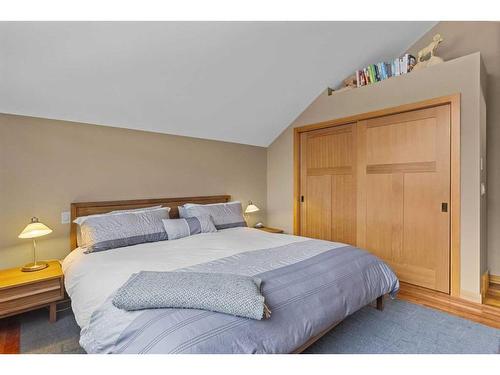 3-806 4Th Street, Canmore, AB - Indoor Photo Showing Bedroom