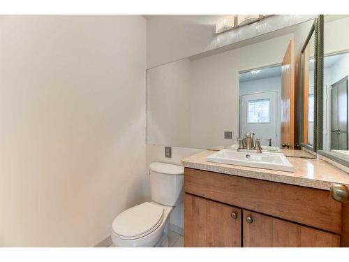 555 Woodpark Boulevard Sw, Calgary, AB - Indoor Photo Showing Bathroom