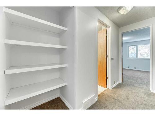 555 Woodpark Boulevard Sw, Calgary, AB - Indoor