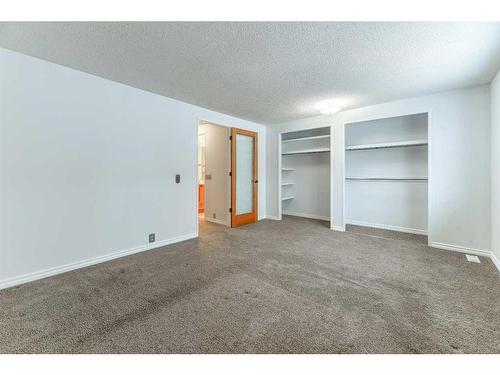 555 Woodpark Boulevard Sw, Calgary, AB - Indoor Photo Showing Other Room