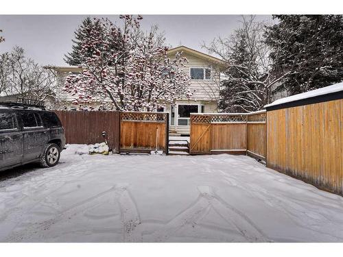 555 Woodpark Boulevard Sw, Calgary, AB - Outdoor