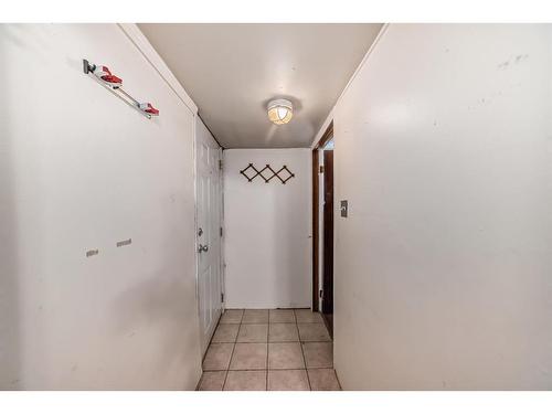 301 15 Avenue Ne, Calgary, AB - Indoor Photo Showing Other Room