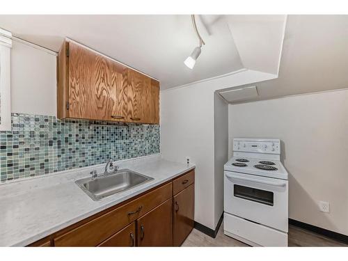 301 15 Avenue Ne, Calgary, AB - Indoor Photo Showing Kitchen