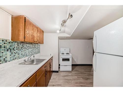 301 15 Avenue Ne, Calgary, AB - Indoor Photo Showing Kitchen