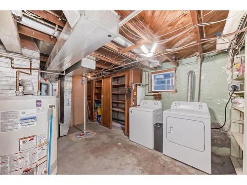 301 15 Avenue Ne, Calgary, AB - Indoor Photo Showing Laundry Room