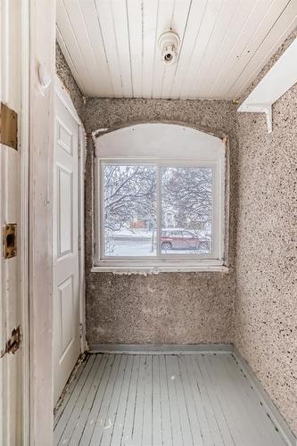 301 15 Avenue Ne, Calgary, AB - Indoor Photo Showing Other Room