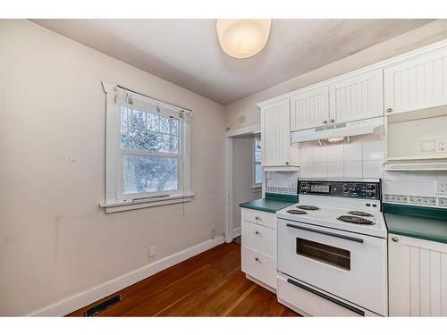 301 15 Avenue Ne, Calgary, AB - Indoor Photo Showing Kitchen