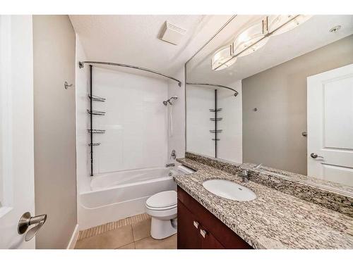 605-77 Spruce Place Sw, Calgary, AB - Indoor Photo Showing Bathroom