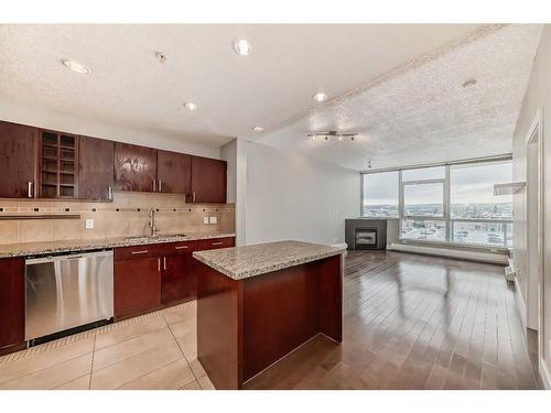 605-77 Spruce Place Sw, Calgary, AB - Indoor Photo Showing Kitchen With Double Sink