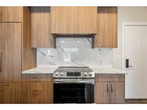 406-370 Dieppe Drive Sw, Calgary, AB - Indoor Photo Showing Kitchen