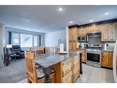 3227 41 Street Se, Calgary, AB - Indoor Photo Showing Kitchen