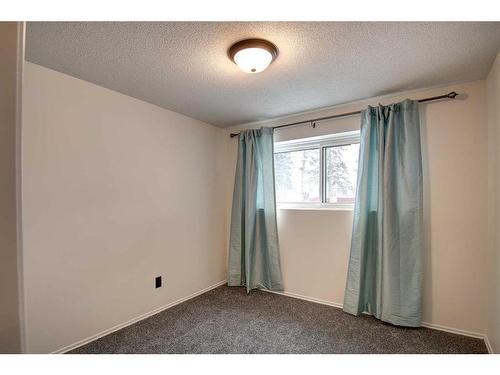 3227 41 Street Se, Calgary, AB - Indoor Photo Showing Other Room