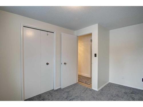 3227 41 Street Se, Calgary, AB - Indoor Photo Showing Other Room