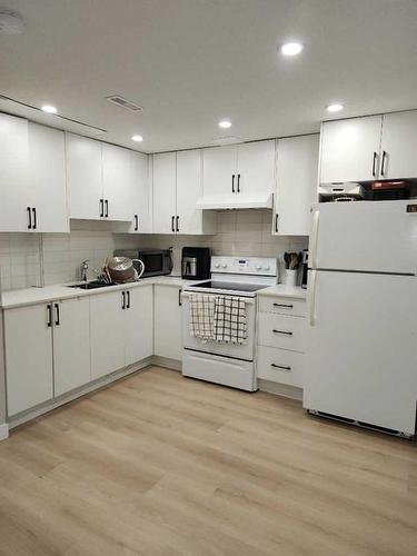 167 Whitman Place Ne, Calgary, AB - Indoor Photo Showing Kitchen