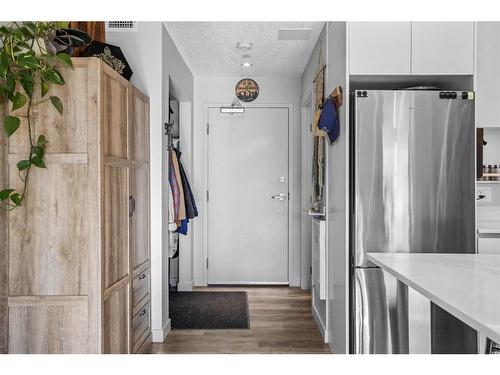 219B-1 Industrial Place, Canmore, AB - Indoor Photo Showing Kitchen