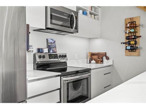 219B-1 Industrial Place, Canmore, AB - Indoor Photo Showing Kitchen