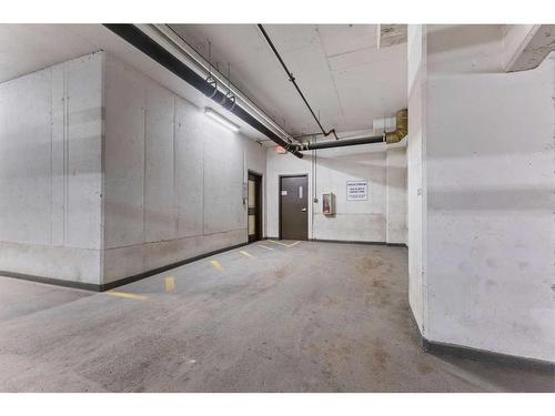 708-188 15 Avenue Sw, Calgary, AB - Indoor Photo Showing Garage