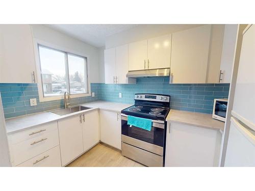 42-2519 38 Street Ne, Calgary, AB - Indoor Photo Showing Kitchen