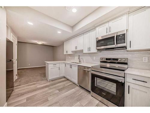 136 Lucas Heights Nw, Calgary, AB - Indoor Photo Showing Kitchen