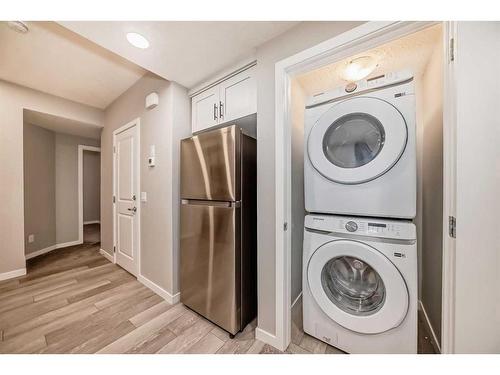 136 Lucas Heights Nw, Calgary, AB - Indoor Photo Showing Laundry Room