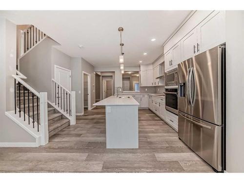 136 Lucas Heights Nw, Calgary, AB - Indoor Photo Showing Kitchen