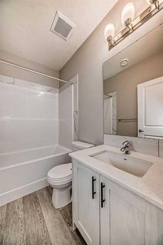 136 Lucas Heights Nw, Calgary, AB - Indoor Photo Showing Bathroom