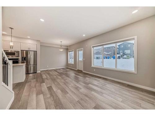 136 Lucas Heights Nw, Calgary, AB - Indoor