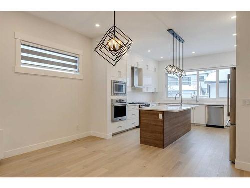 2004 6 Street Ne, Calgary, AB - Indoor Photo Showing Kitchen