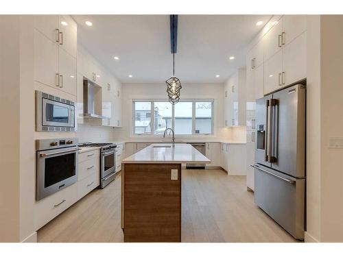 2004 6 Street Ne, Calgary, AB - Indoor Photo Showing Kitchen With Upgraded Kitchen