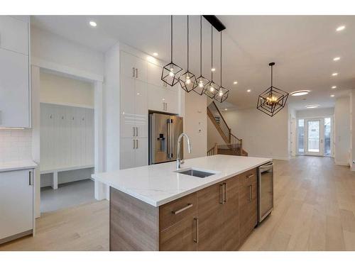 2004 6 Street Ne, Calgary, AB - Indoor Photo Showing Kitchen With Upgraded Kitchen