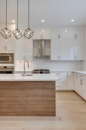 2004 6 Street Ne, Calgary, AB - Indoor Photo Showing Kitchen