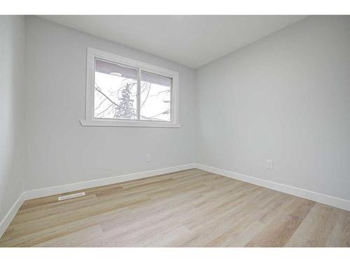 3207 Doverville Crescent Se, Calgary, AB - Indoor Photo Showing Other Room