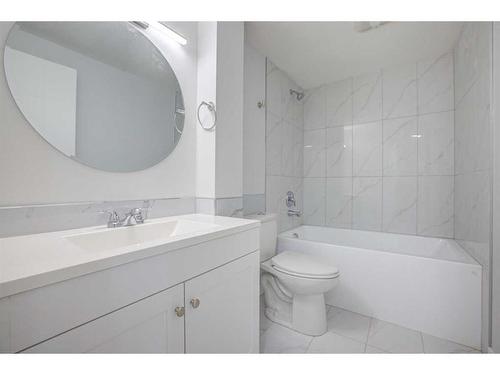 3207 Doverville Crescent Se, Calgary, AB - Indoor Photo Showing Bathroom