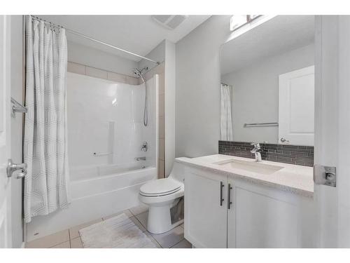 3 Sage Berry Rd Nw, Calgary, AB - Indoor Photo Showing Bathroom