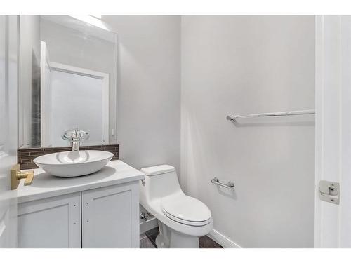 3 Sage Berry Rd Nw, Calgary, AB - Indoor Photo Showing Bathroom