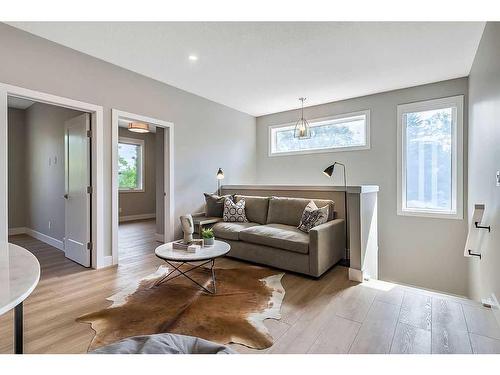 339 Hendon Drive Nw, Calgary, AB - Indoor Photo Showing Living Room