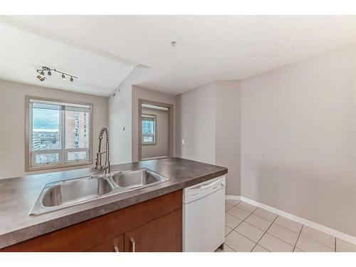 710-210 15 Avenue Se, Calgary, AB - Indoor Photo Showing Kitchen With Double Sink