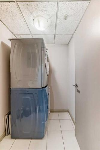 710-210 15 Avenue Se, Calgary, AB - Indoor Photo Showing Laundry Room