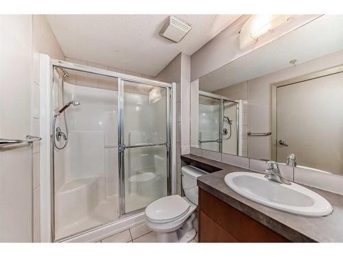 710-210 15 Avenue Se, Calgary, AB - Indoor Photo Showing Bathroom