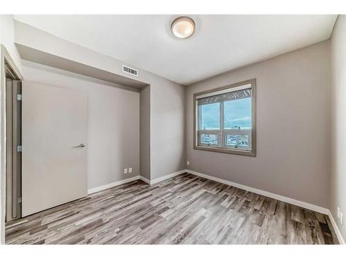 710-210 15 Avenue Se, Calgary, AB - Indoor Photo Showing Other Room