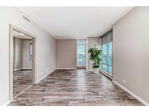 710-210 15 Avenue Se, Calgary, AB - Indoor Photo Showing Other Room