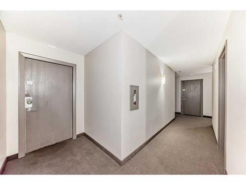 710-210 15 Avenue Se, Calgary, AB - Indoor Photo Showing Other Room